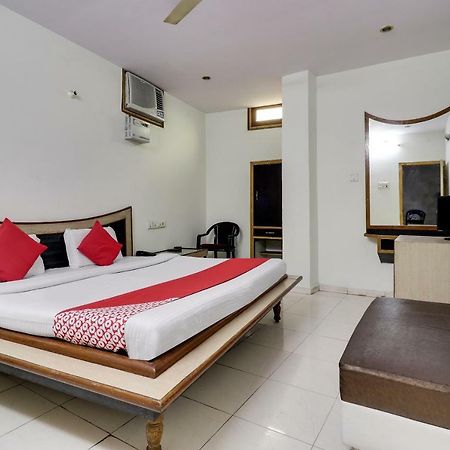 Oyo 45398 Kunal Hotel Etāwah Buitenkant foto