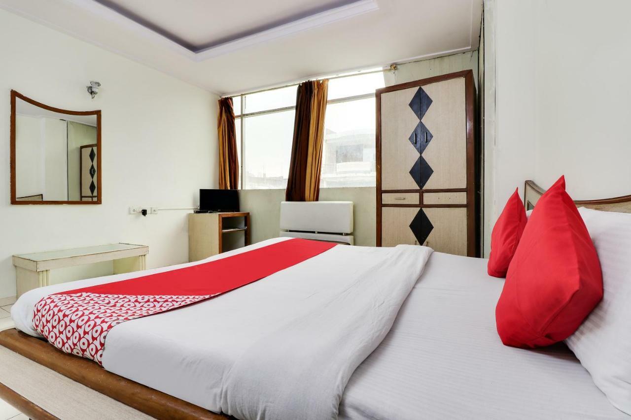 Oyo 45398 Kunal Hotel Etāwah Buitenkant foto
