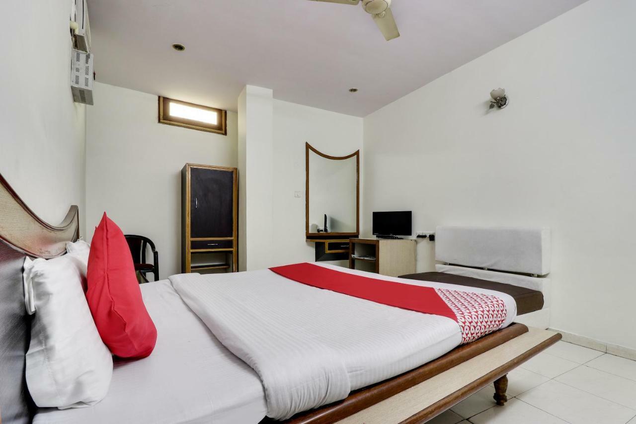 Oyo 45398 Kunal Hotel Etāwah Buitenkant foto