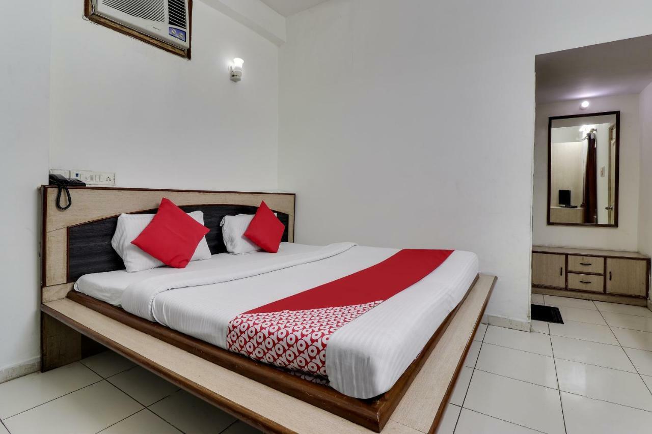 Oyo 45398 Kunal Hotel Etāwah Buitenkant foto