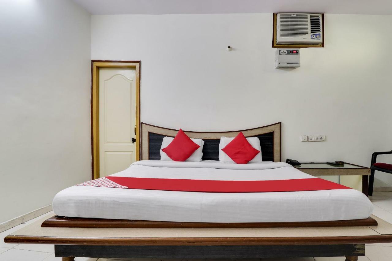 Oyo 45398 Kunal Hotel Etāwah Buitenkant foto