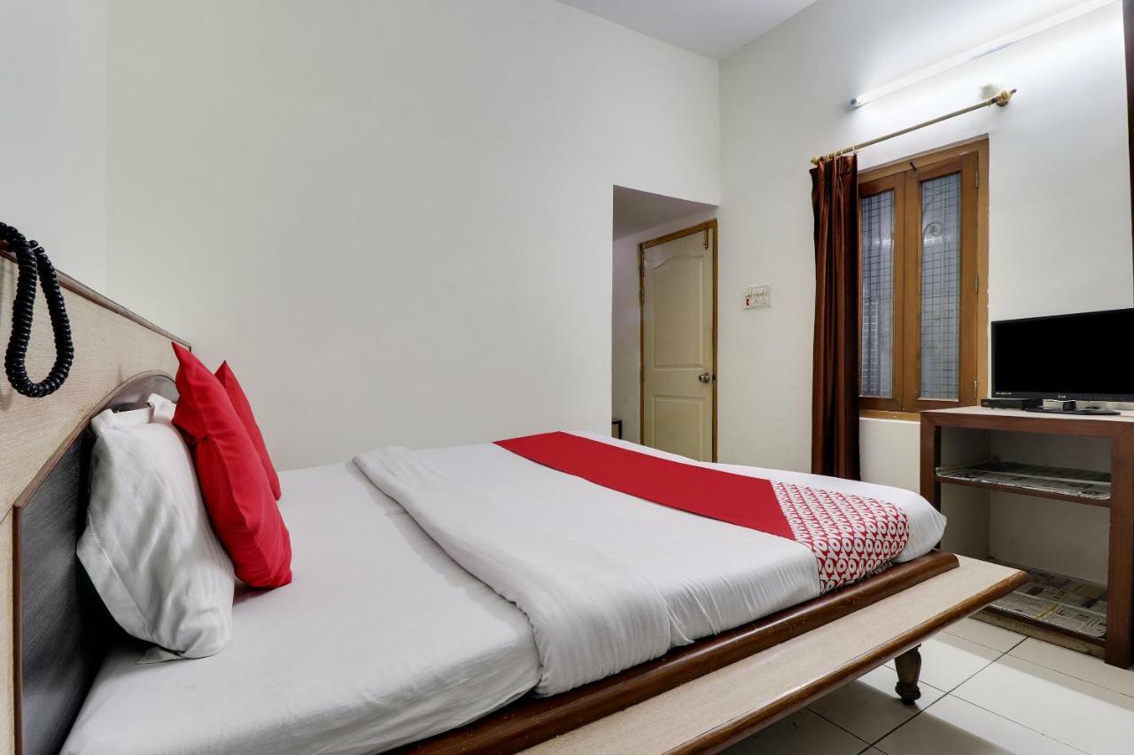 Oyo 45398 Kunal Hotel Etāwah Buitenkant foto