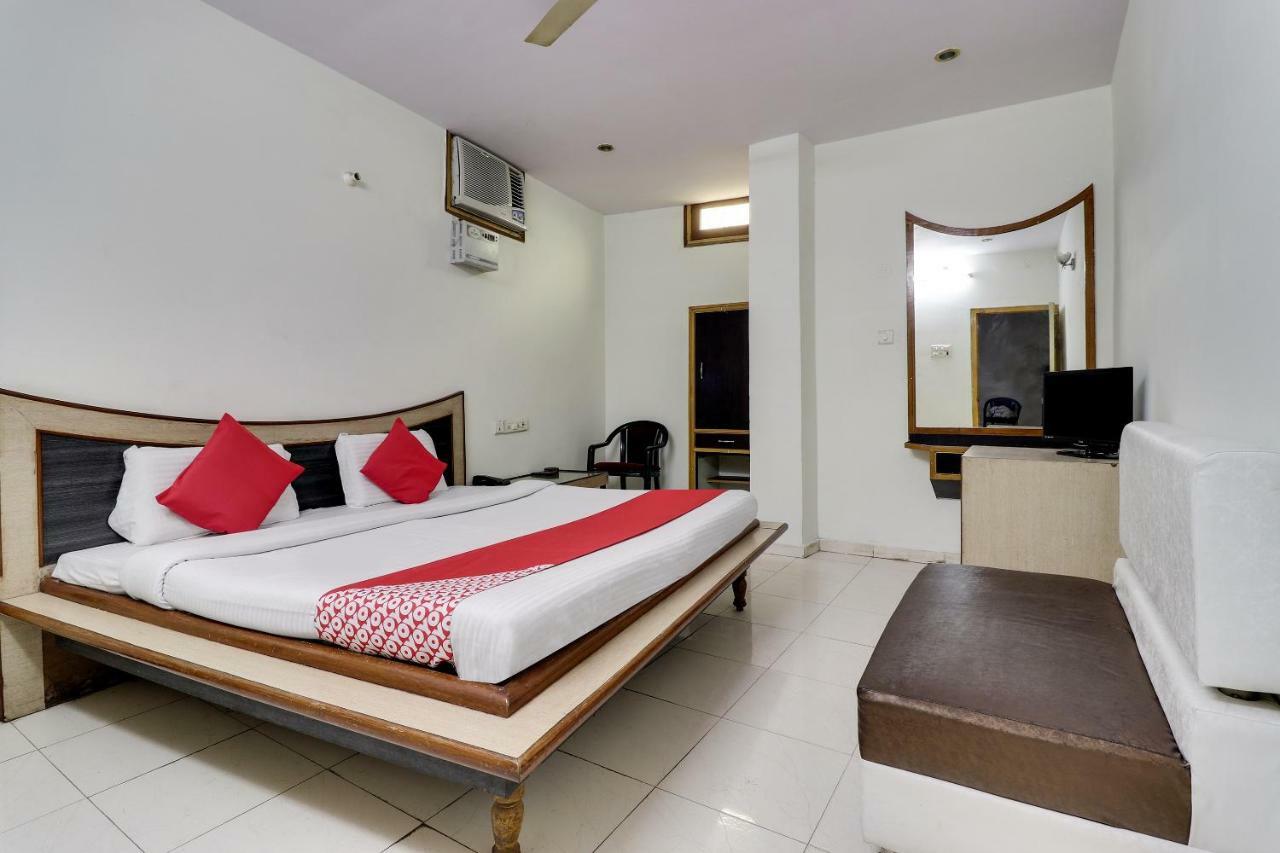 Oyo 45398 Kunal Hotel Etāwah Buitenkant foto