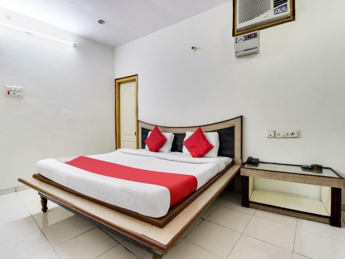 Oyo 45398 Kunal Hotel Etāwah Buitenkant foto