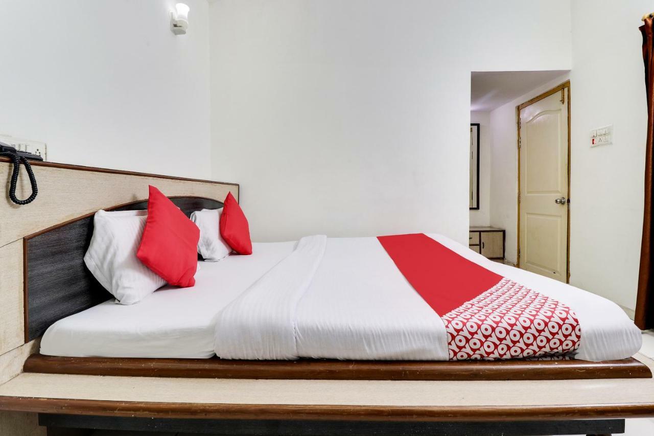 Oyo 45398 Kunal Hotel Etāwah Buitenkant foto