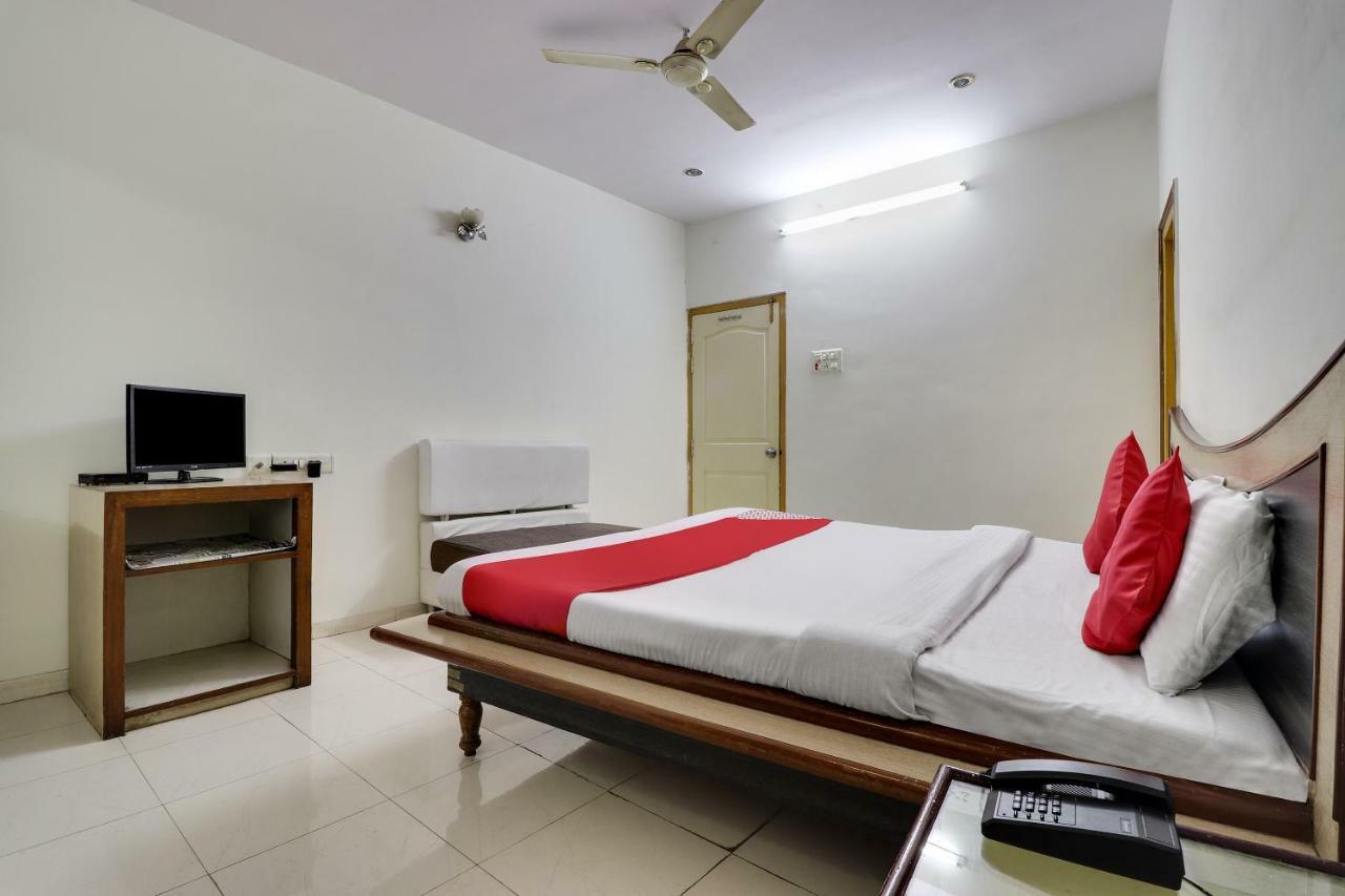 Oyo 45398 Kunal Hotel Etāwah Buitenkant foto