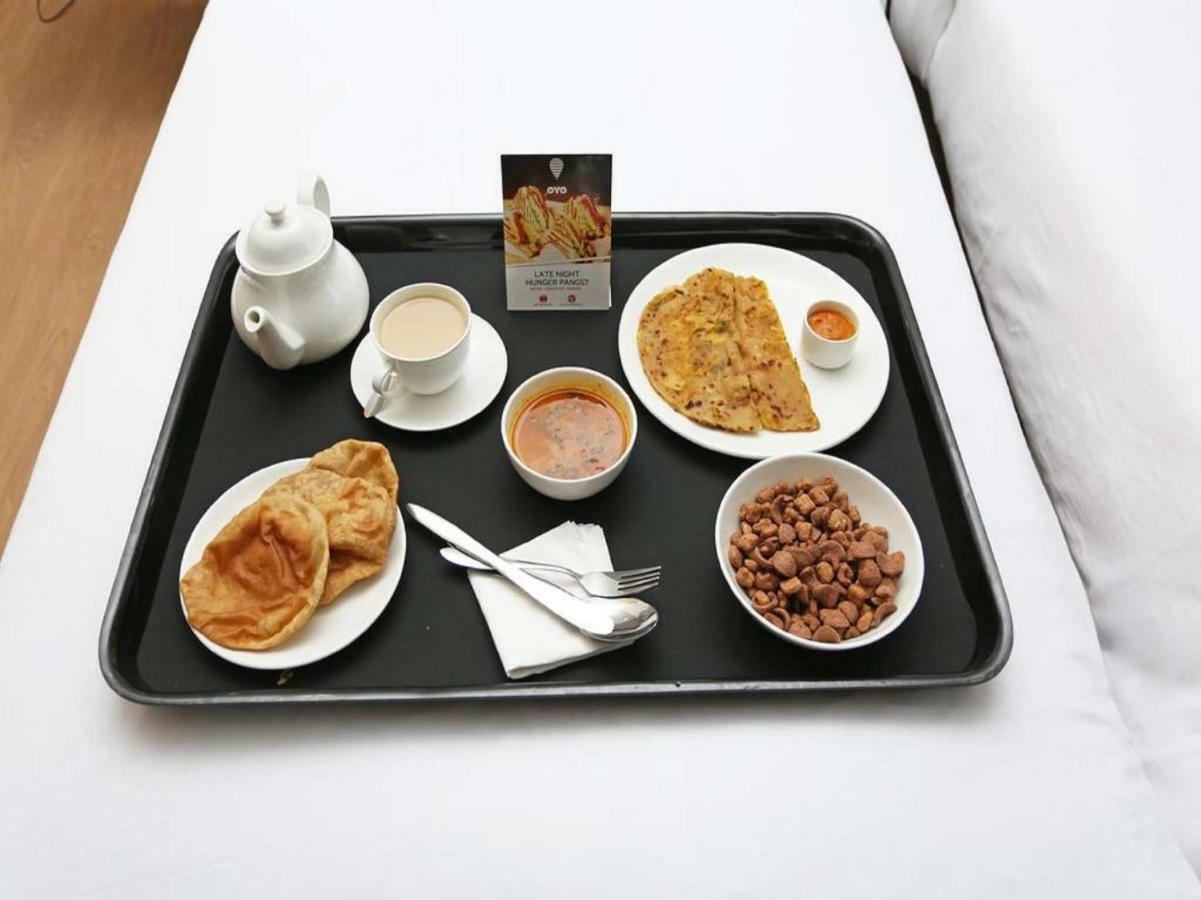 Oyo 45398 Kunal Hotel Etāwah Buitenkant foto